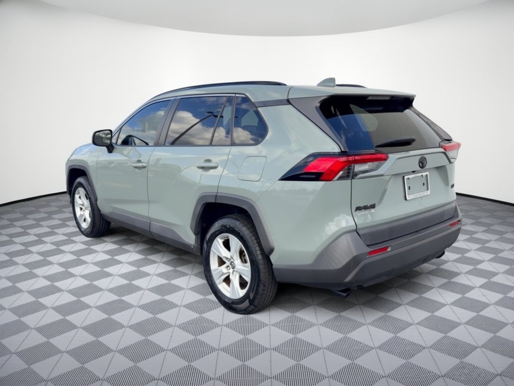 Used 2019 Toyota RAV4 XLE w/ Convenience Package FWD image 3
