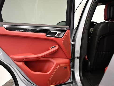Certified 2026 Porsche Macan AWD/4WD image 42