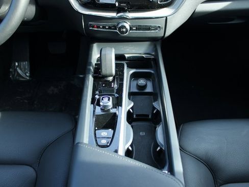 Used 2025 Volvo XC60 B5 Plus image 19