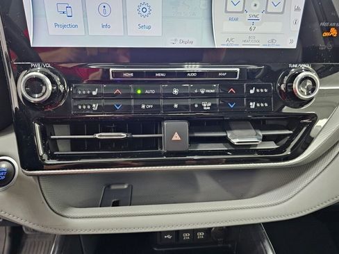 Used 2021 Toyota Highlander Platinum image 23