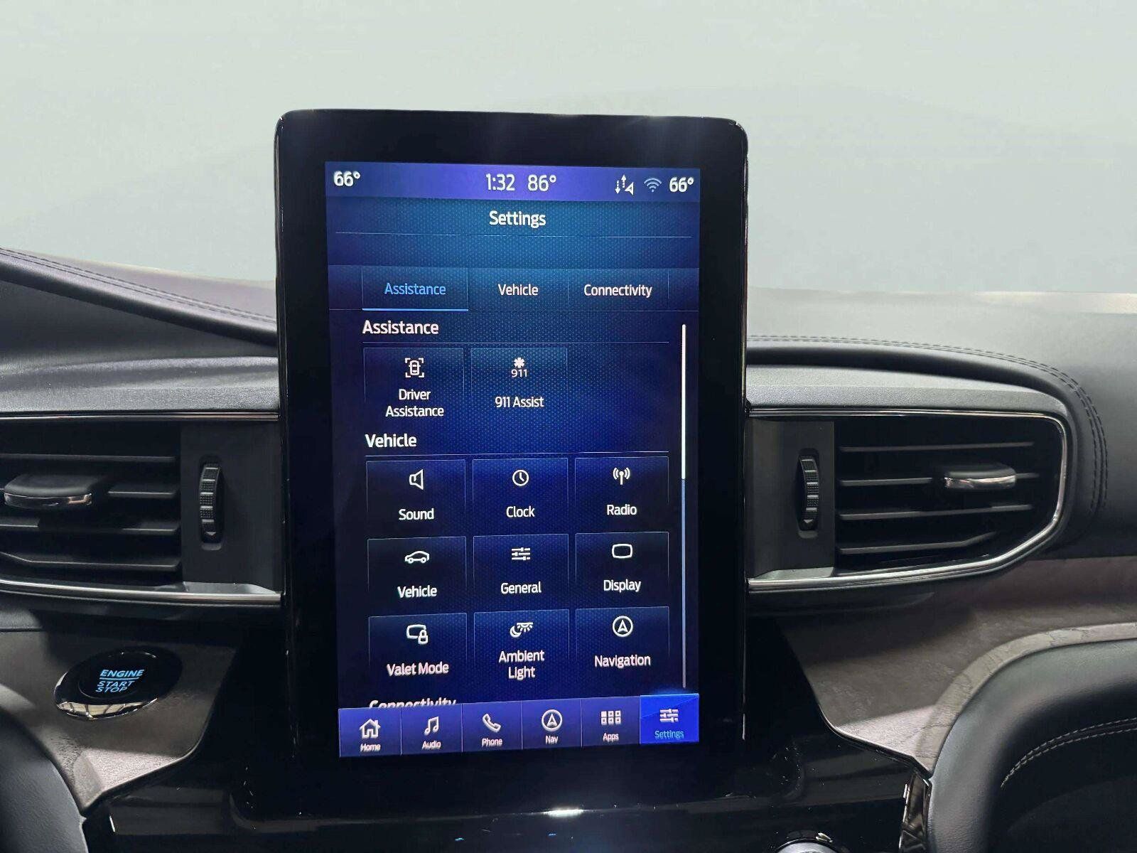 Used 2024 Ford Explorer Platinum w/ Technology Package AWD/4WD image 65