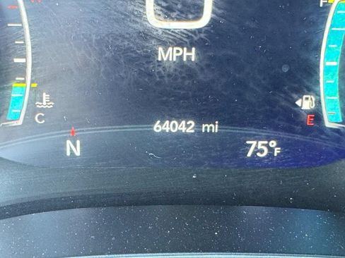 Used 2024 Chrysler Pacifica Touring-L FWD image 29