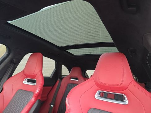 Used 2020 Jaguar F-PACE SVR image 15