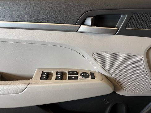 Used 2018 Hyundai Elantra SE image 17