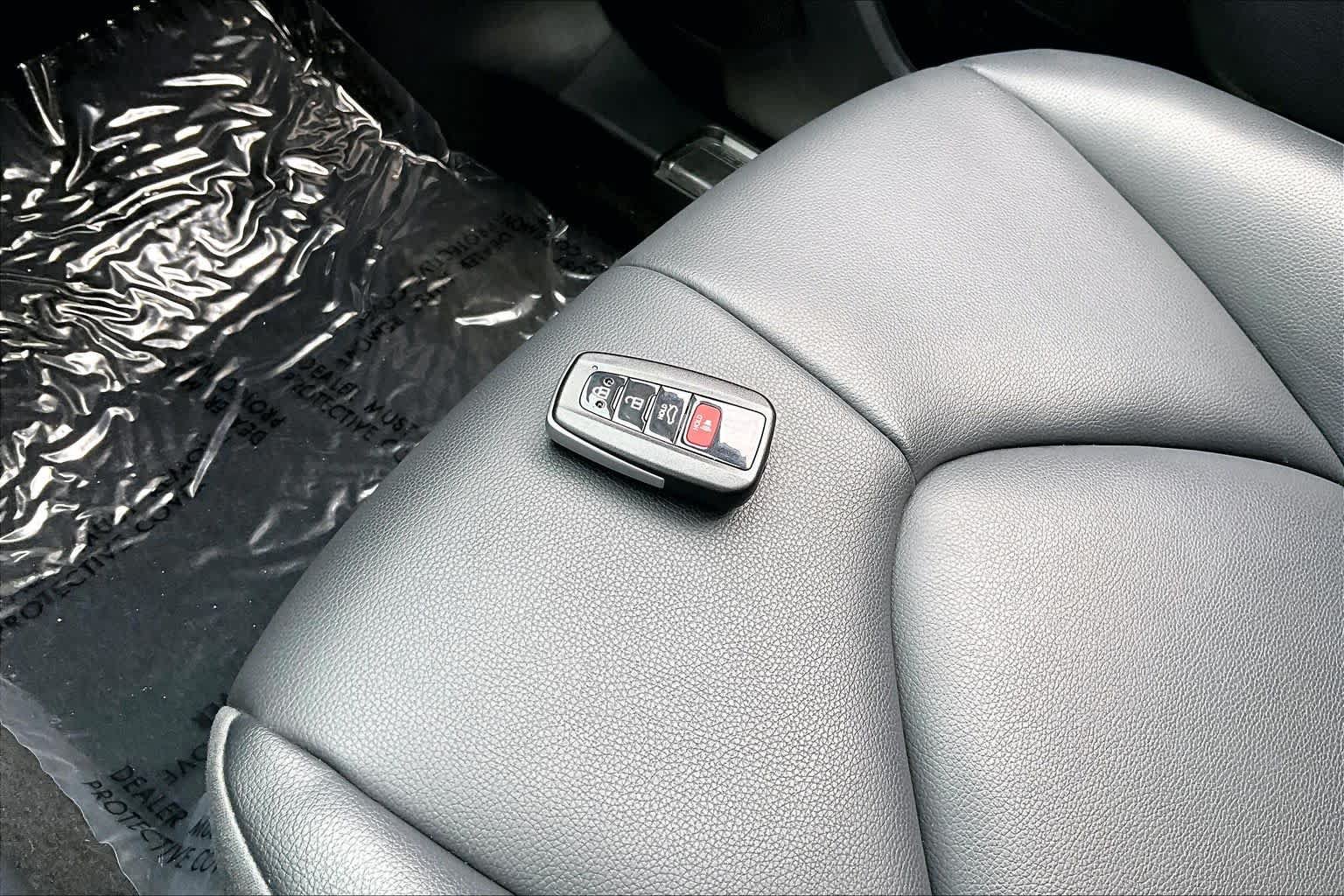 Used 2024 Toyota Highlander XLE FWD image 15