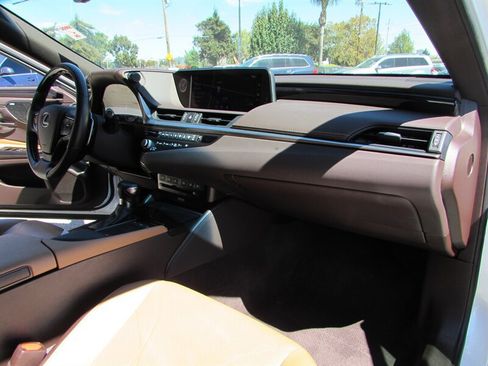Used 2021 Lexus ES 300h w/ Accessory Package FWD image 31