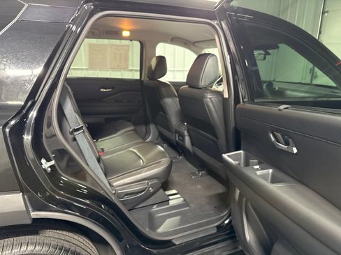 Used 2025 Nissan Pathfinder SL AWD/4WD image 13