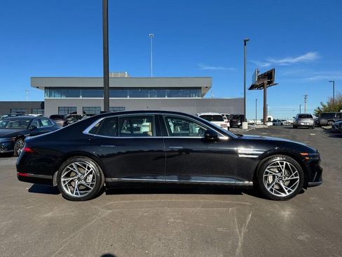 Certified 2023 Genesis G90 3.5T image 2