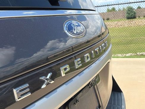 Used 2023 Ford Expedition XLT RWD image 12