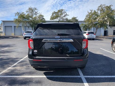 Used 2022 Ford Explorer XLT image 4