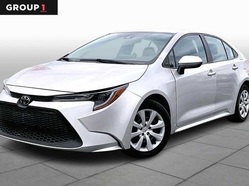 Used 2022 Toyota Corolla LE image 1