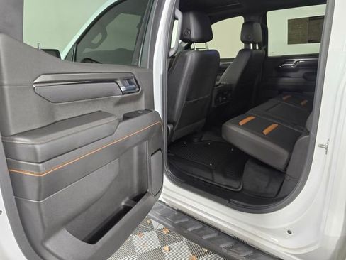 Used 2025 GMC Sierra 1500 AT4 w/ AT4 Premium Package AWD/4WD image 17