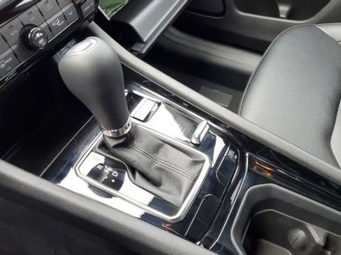 Certified 2024 Jeep Compass Limited image 19