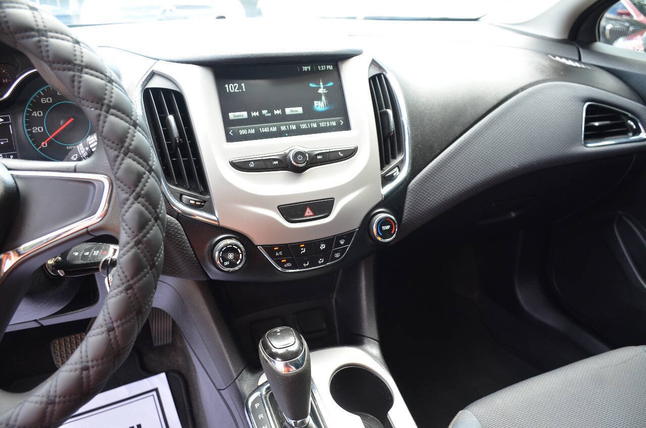 Used 2018 Chevrolet Cruze LS FWD image 18