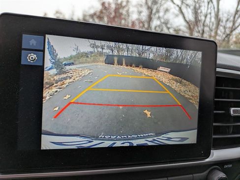 Certified 2024 Hyundai Venue SEL image 32