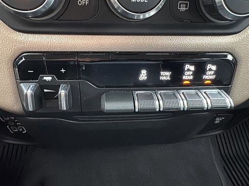 Used 2019 RAM 1500 Laramie AWD/4WD image 28
