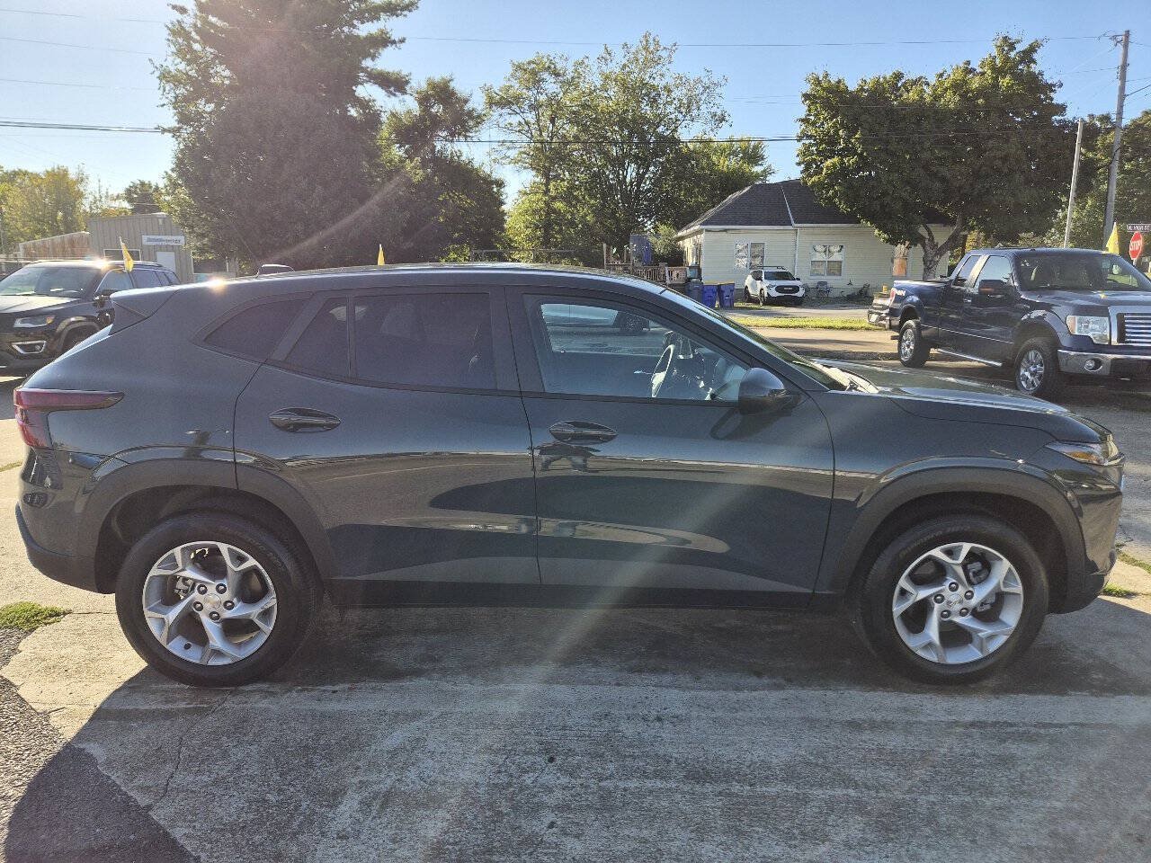 Used 2026 Chevrolet Trax LS w/ LS Convenience Package FWD image 5