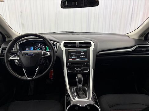 Used 2016 Ford Fusion SE FWD image 10