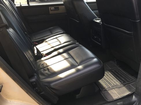 Used 2017 Ford Expedition Limited w/ Equipment Group 301A AWD/4WD image 8