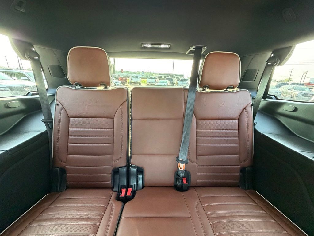 Used 2023 GMC Yukon Denali Ultimate AWD/4WD image 32