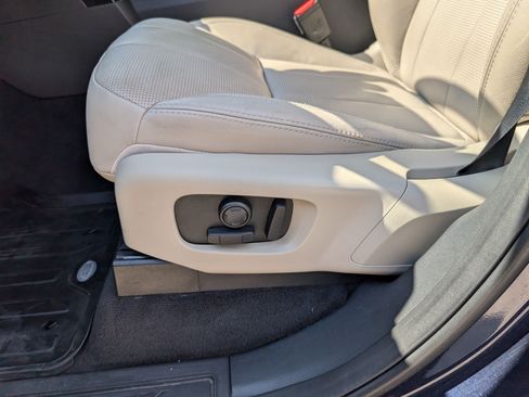 Used 2018 Land Rover Discovery SE AWD/4WD image 15