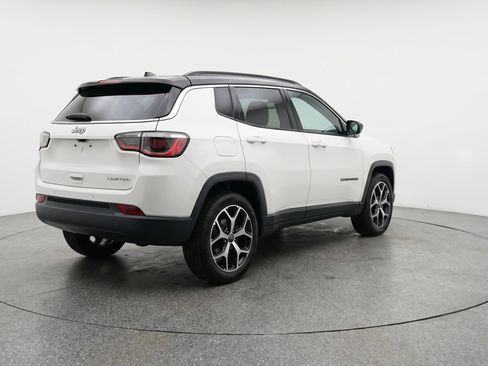 Used 2025 Jeep Compass Limited AWD/4WD image 9