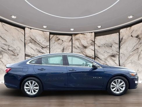 Used 2021 Chevrolet Malibu LT image 2