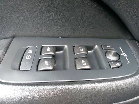 Used 2024 Volvo S60 B5 Plus image 33