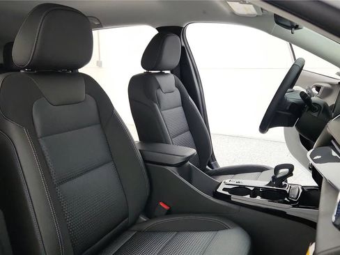 New 2026 Chevrolet Trax LT w/ Driver Confidence Package FWD image 37