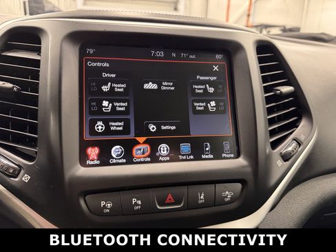 Used 2016 Jeep Cherokee Overland w/ Technology Group image 8