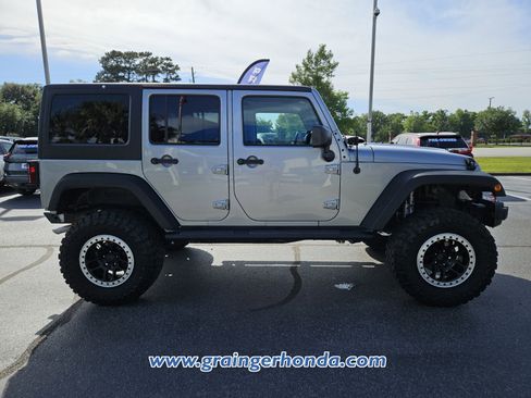 Used 2018 Jeep Wrangler Unlimited Sport S AWD/4WD image 6