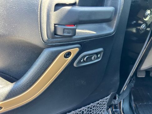 Used 2014 Jeep Wrangler Unlimited Sahara AWD/4WD image 22