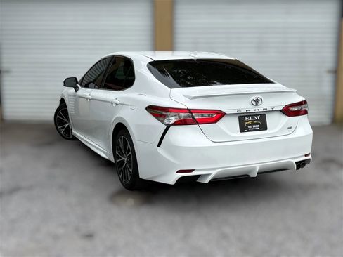 Used 2020 Toyota Camry SE FWD image 10