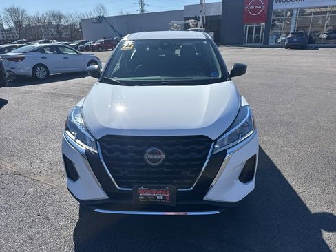 Used 2025 Nissan Kicks Play S image 2