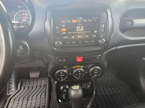 Used 2017 Jeep Renegade Latitude AWD/4WD image 18