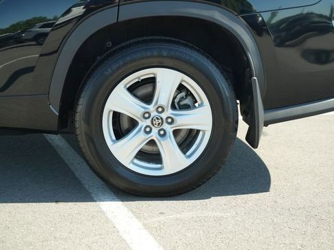 Used 2023 Toyota Highlander L FWD image 39