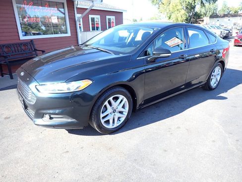 Used 2014 Ford Fusion SE FWD image 3