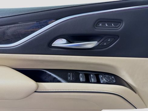 Used 2021 Cadillac Escalade ESV Premium Luxury w/ LPO, Radiant Package AWD/4WD image 17