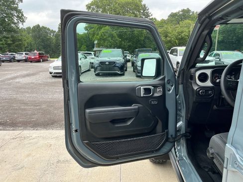 Used 2024 Jeep Gladiator Sport AWD/4WD image 24