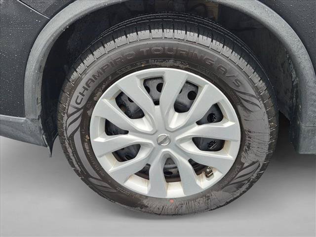 Used 2016 Nissan Rogue S w/ Appearance Package AWD/4WD image 10