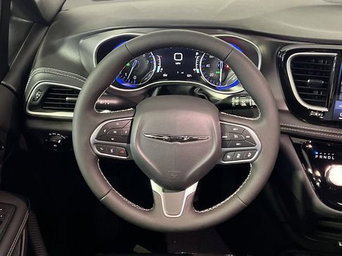 New 2026 Chrysler Pacifica Select image 27
