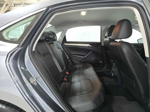 Used 2020 Volkswagen Passat 2.0T SE FWD image 12