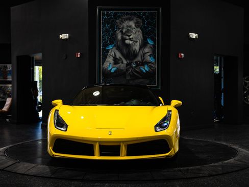 Used 2018 Ferrari 488 GTB RWD image 8