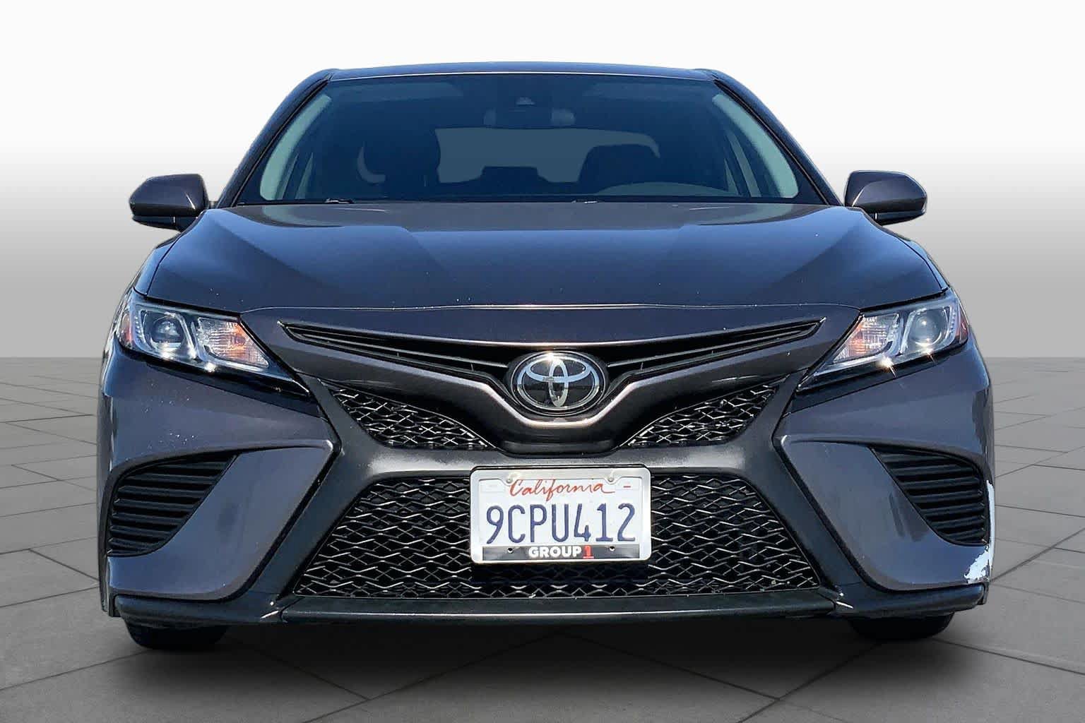 Used 2019 Toyota Camry SE FWD image 3