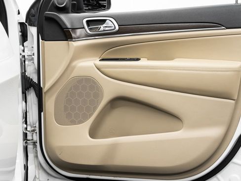 Used 2018 Jeep Grand Cherokee Limited image 20