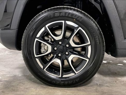 Used 2024 Jeep Compass Trailhawk AWD/4WD image 10