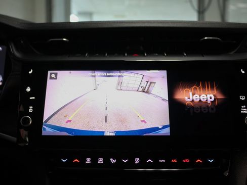 Certified 2026 Jeep Grand Cherokee Limited w/ Limited Altitude Package AWD/4WD image 17
