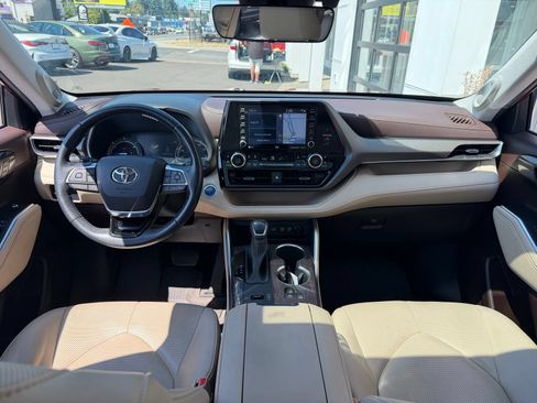Used 2021 Toyota Highlander Limited AWD/4WD image 5