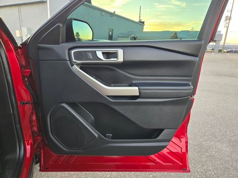 Used 2021 Ford Explorer XLT image 47