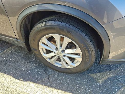 Used 2016 Nissan Rogue SV image 4